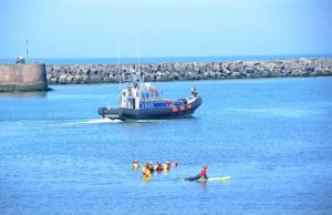Grote zoekactie naar mogelijk verlaten surfplank Noordelijk Havenhoofd Scheveningen
