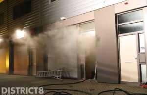 Brandende papiercontainer in bedrijfspand Slachthuiskade Poeldijk