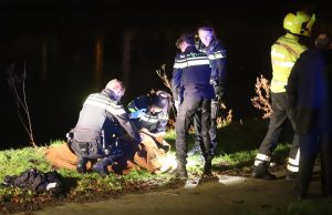 Man door omstanders uit water gered Trekweg Den Haag