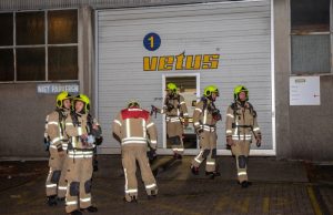 Rookontwikkeling in loods Fokkerstraat Schiedam