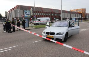 Meerdere meldingen van een schietincident, twee auto’s beschoten Kreeftstraat Rotterdam