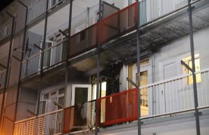 Gewonde bij felle brand op balkon van flat Gramsbergenlaan Den Haag