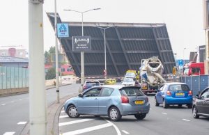 Flinke verkeerschaos door storing Trekvlietbrug Den Haag