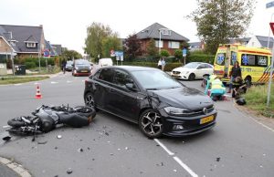 Motorrijder gewond na forse aanrijding Noordweg Wateringen