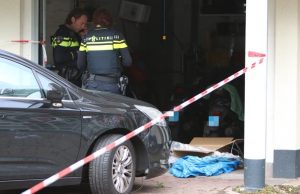 Politie start onderzoek na onbekende vondst in garagebox Zonneoord Den Haag