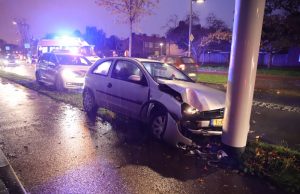 Man gewond na aanrijding met verkeersportaal Ruys de Beerenbrouckstraat Delft