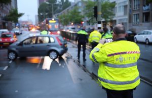 Automobilist vlucht na aanrijding Rijswijkseweg Den Haag