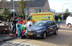Fietsster gewond na botsing met auto Voswijckstraat Monster