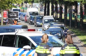 Extra verkeerschaos door kop-staart aanrijding Fruitweg Den Haag