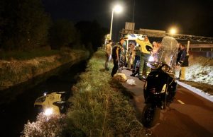 Brommobiel raakt te water Roeleveenseweg Zoetermeer