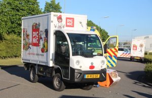 Bezorger gewond na botsing met PicNic wagentje Laan van Ypenburg Den Haag