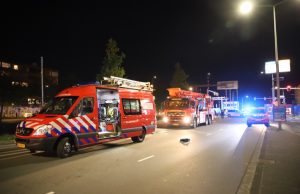 Brandweerduikers redden man uit water Laakhaven Den Haag