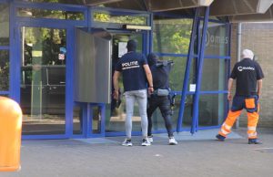 Arrestatieteam houdt man aan en doet instap in woning Buitenhofdreef Delft