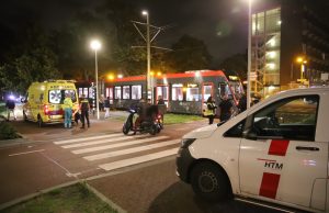 Voetganger raakt lichtgewond bij aanrijding met tram Melis Stokelaan Den Haag