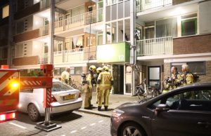 Middelbrand in portiek, mogelijk brandstichting Burgemeester Velthuijsenlaan Leidschendam