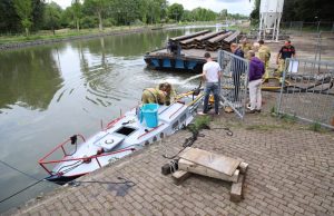 Brandweer redt “Pompelee” van ondergang Jaagpad Rijswijk