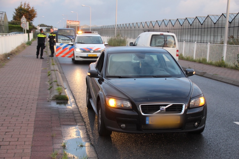NU ONLINE: Politie lost waarschuwingsschot bij aanhoudingen Vogelear Honselersdijk.