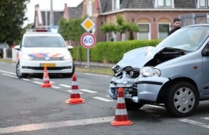 Flinke schade na inhaalactie Wateringseweg Poeldijk