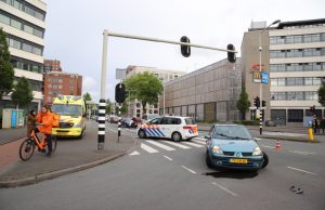 Flinke schade bij ongeval met drie voertuigen Calandstraat Den Haag
