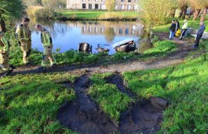 Onkruidverdelgmachine raakt te water Zalkerbos Zoetermeer