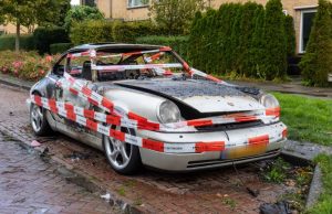 Geparkeerde Porsche uitgebrand Lijsterlaan Maassluis