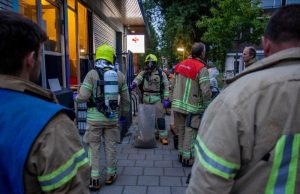 Brandweer urenlang bezig door omgevallen fosfor Van Swindensingel Schiedam