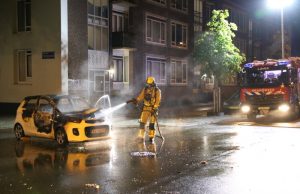 Auto brand uit op kruising Betje Wolffstraat Den Haag