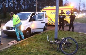 Fietser gewond bij aanrijding Melis Stokelaan Den Haag
