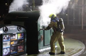 Kledingcontainer in brand gestoken Aagje Dekenlaan Den Haag