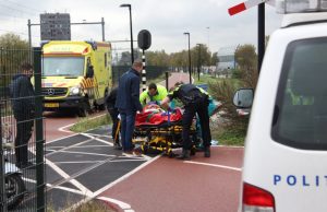 Scooterrijder vliegt uit bocht Vulcaanweg Vlaardingen