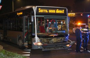 Aanrijding auto met RET bus Mr. L.A. Kesperweg Vlaardingen