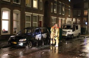 Twee auto’s verwoest na brand Jacob Marisstraat Den Haag