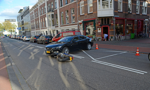 18 oktober Motorrijder gewond bij aanrijding met CD-auto Dr. Kuyperstraat Den Haag