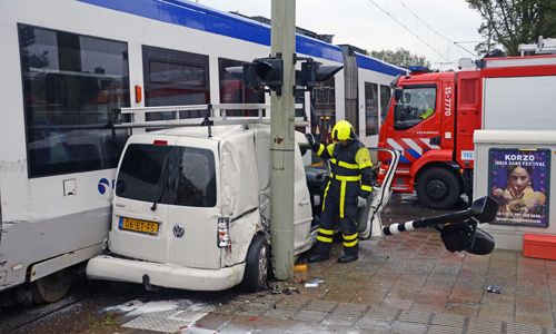15 oktober Tram ontspoort na aanrijding Hoefbladlaan Den Haag