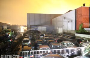 Meerdere auto’s in brand bij autobedrijf Industrieweg in Zoetermeer