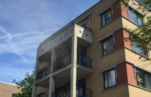 Brand in woning begeleid wonen; complex ontruimd Anjerhof Naaldwijk