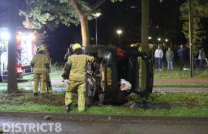 Zwaargewonde nadat auto tegen boom klapt en over de kop slaat Generaal Spoorlaan Rijswijk