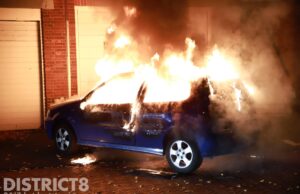 Vluchtauto ernstige aanrijding Dierenselaan in brand gestoken Beekbergenstraat Den Haag