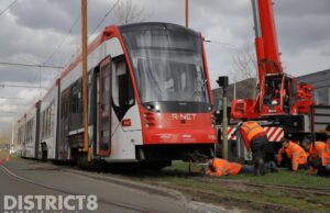Tram ontspoort bij uitrijden van remise De Werf Den Haag