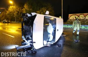 Snelweg A13 afgesloten na ongeval met busje A13 Delft