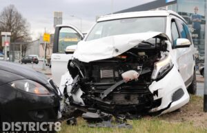 Opnieuw veel schade na aanrijding op beruchte kruising Binckhorstlaan Den Haag