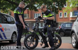 Vrouw op fatbike in botsing met afslaande automobilist De La Reyweg Den Haag