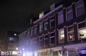 Brandweer redt bewoners bij woningbrand Boekhorststraat Den Haag