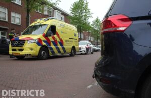 Scooterrijdster gewond na botsing met auto Van Zeggelenlaan Den Haag