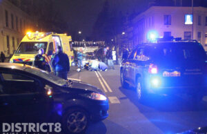 Bezorger op scooter aangereden door auto Herengracht Den Haag