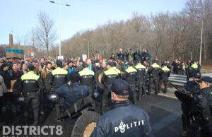 Extinction Rebellion breekt door politieafzetting en blokkeert opnieuw A12 bij Den Haag