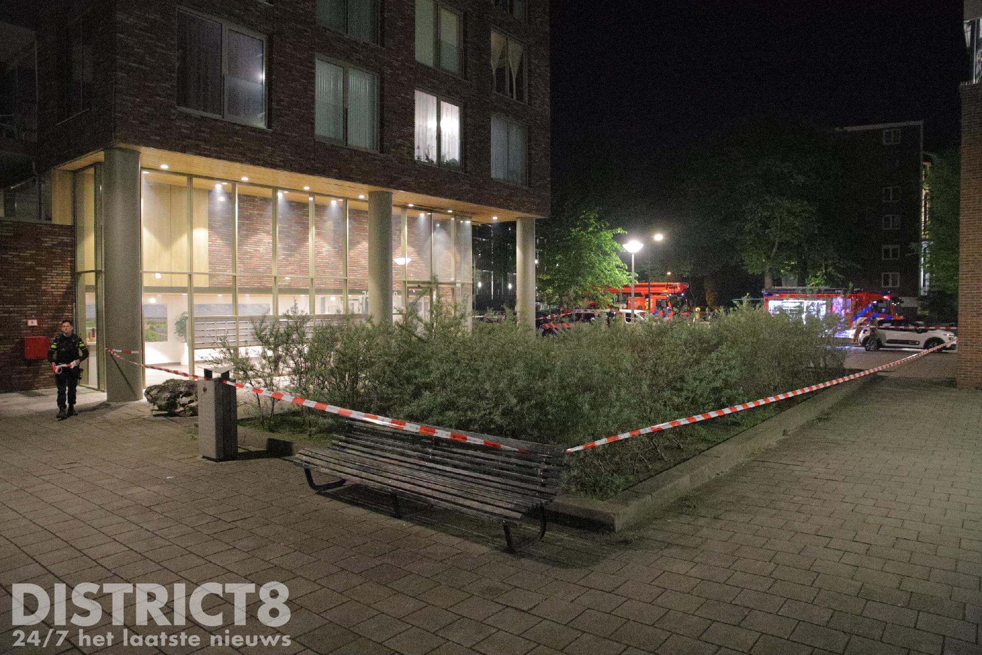 Flinke Schade Na Explosie Bij Ingang Flat Gietenstraat Den Haag ...