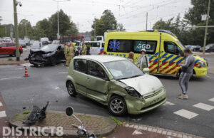 Gewonde na flinke aanrijding op kruising Melis Stokelaan Den Haag