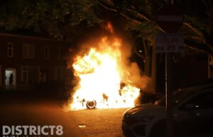 Brandweer blust fikse autobrand Soesterbergstraat Den Haag