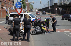 Scooterbestuurder gewond na aanrijding met auto Parallelweg Den Haag